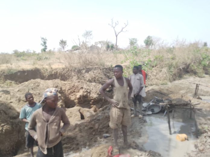 Authorities in Niger State have arrested 33 suspected illegal miners in Gbokuchi-Kotongba, Paikoro Local Government Area.